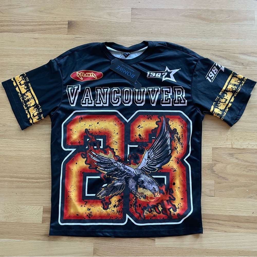 ROMWE MENS Athletic Graphic Vancouver 23 T-shirt XS NWT